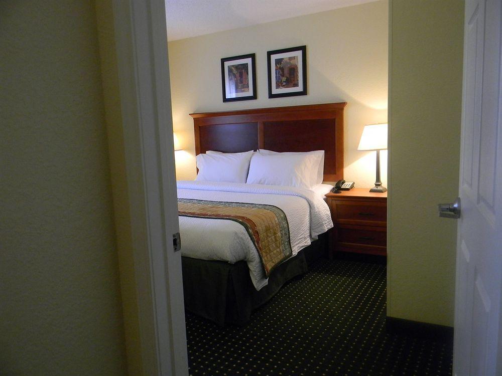 Towneplace By Marriott At Joint Base Andrews Hotel